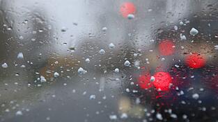 Es wird nasskalt. (Symbolbild) Es wird nasskalt. (Symbolbild)