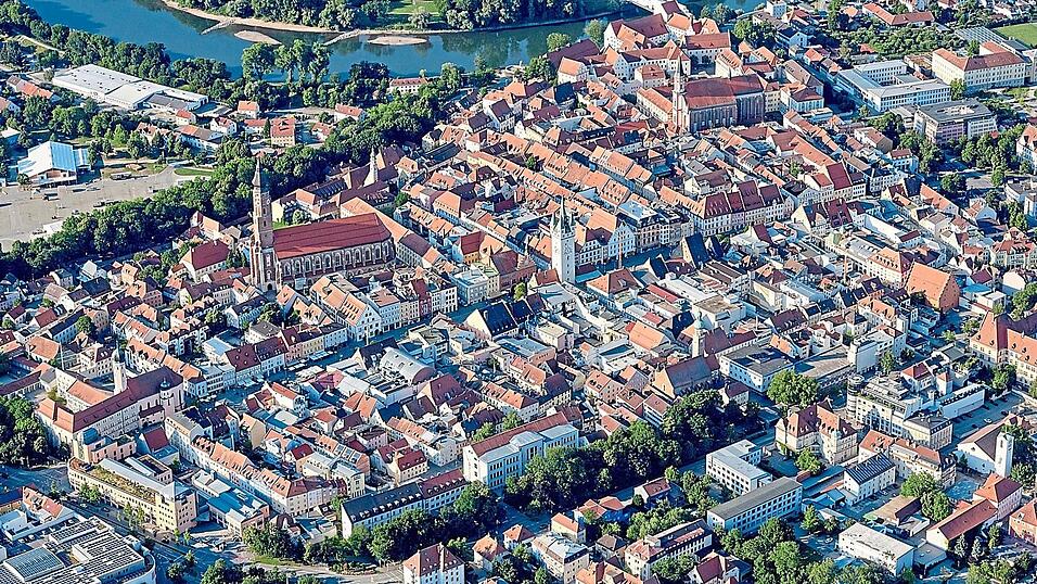 Straubings Innenstadt ist wunderschön. Aus der Luft genauso wie vom Boden aus. Straubings Innenstadt ist wunderschön. Aus der Luft genauso wie vom Boden aus.