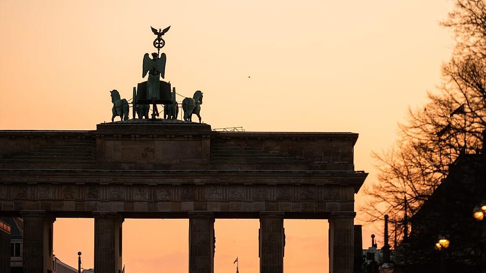 Die klassische Fahrt f&uuml;r f&uuml;nf Tage nach Berlin schl&auml;gt mit rund 500 Euro zu Buche. (Symbolbild)