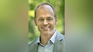 Klaus Zierer (50) ist seit 2015 Ordinarius f&uuml;r Schulp&auml;dagogik an der Universit&auml;t Augsburg. Davor war er von 2011 bis 2015 als Universit&auml;tsprofessor f&uuml;r Erziehungswissenschaft an der Carl von Ossietzky Universit&auml;t Oldenburg.