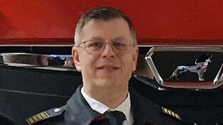 Stadtbrandrat Stephan Bachl sagt: 'Wenn etwas passiert, sollte man auf jeden Fall sofort die Feuerwehr rufen.' Stadtbrandrat Stephan Bachl sagt: 'Wenn etwas passiert, sollte man auf jeden Fall sofort die Feuerwehr rufen.'