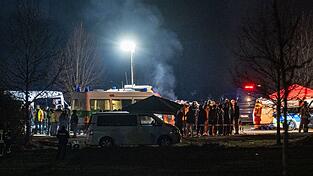 Der 43 Jahre alte Angeklagte soll bei einer großen Feier im März in Parsberg in der Oberpfalz seinen Cousin getötet haben. (Archivbild)