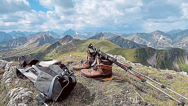 Richtige Ausrüstung und Routenplanungsind wichtig, damit eine Wanderung gelingt. Richtige Ausrüstung und Routenplanungsind wichtig, damit eine Wanderung gelingt.
