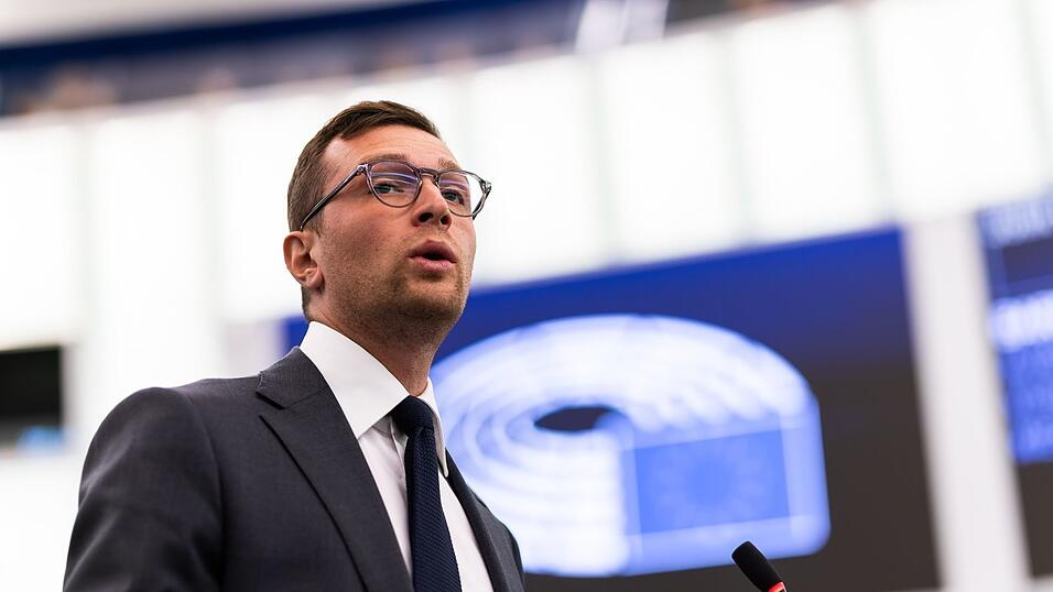 Der französische Politiker Jordan Bardella ist Vorsitzender der rechten PfE-Fraktion im Europaparlament. (Archivbild) Der französische Politiker Jordan Bardella ist Vorsitzender der rechten PfE-Fraktion im Europaparlament. (Archivbild)
