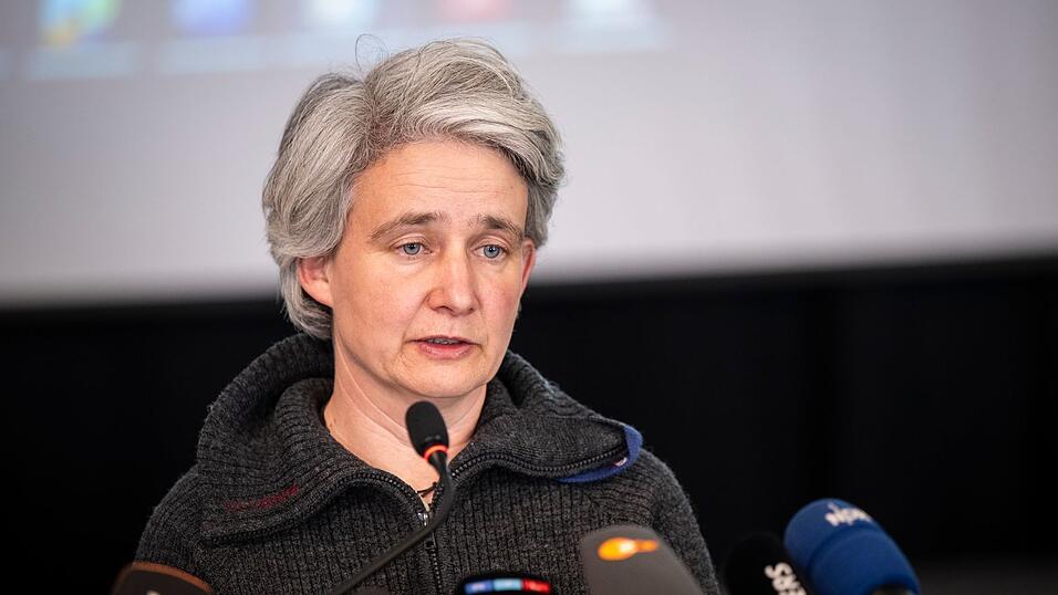 Großer Stress durch eine erneute Rettungsaktion könnte für den Wal lebensgefährlich werden, sagte Stephanie Groß vom Institut für Terrestrische und Aquatische Wildtierforschung Großer Stress durch eine erneute Rettungsaktion könnte für den Wal lebensgefährlich werden, sagte Stephanie Groß vom Institut für Terrestrische und Aquatische Wildtierforschung