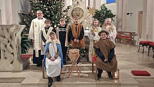 Im Mittelpunkt des Gottesdienstes stand ein Krippenspiel, das von einigen Erstkommunionkindern einstudiert worden war.