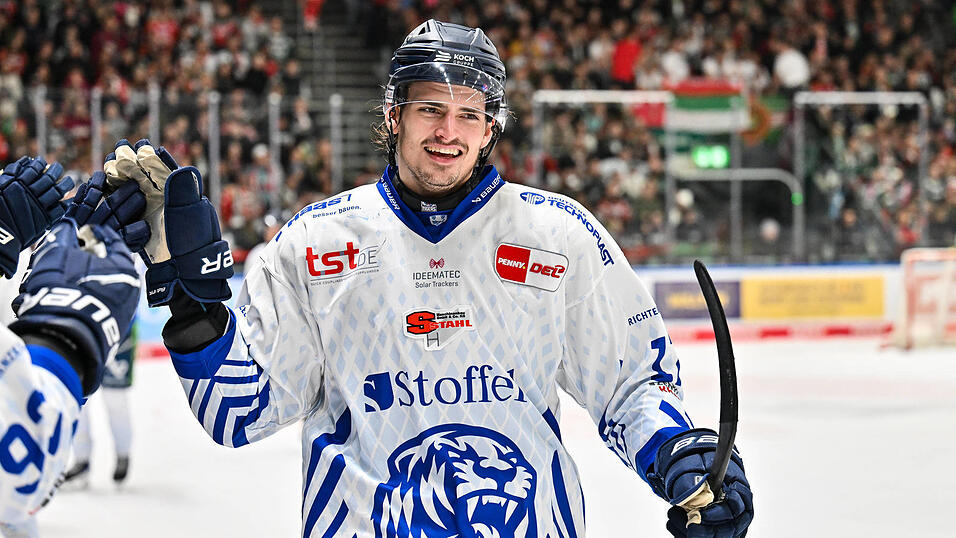 Verteidiger Adrian Klein von den Straubing Tigers wurde für den Deutschland-Cup nominiert. Verteidiger Adrian Klein von den Straubing Tigers wurde für den Deutschland-Cup nominiert.