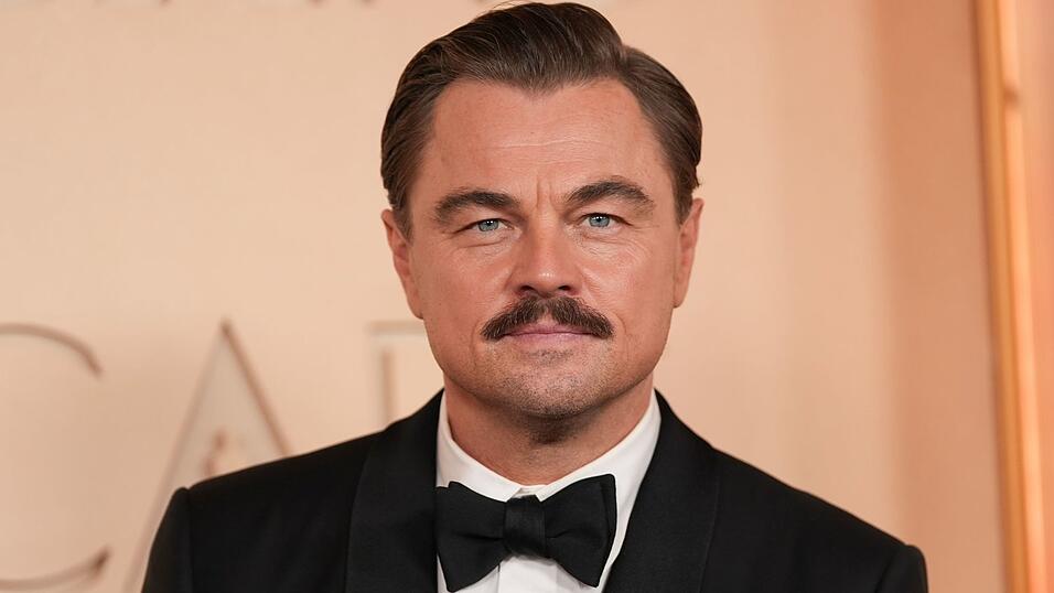Leonardo DiCaprio mit Schnauzer bei den Oscars 2026 - das sorgte f&uuml;r Gespr&auml;chsstoff. (Archivbild)