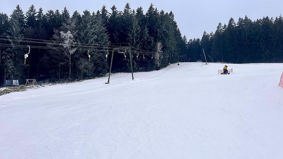 Wenn das Wetter mitspielt, &ouml;ffnet der Skilift am Kapellenberg in Sankt Englmar von Freitag bis Sonntag.