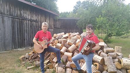 Das Duo &bdquo;Torries&ldquo; mit Konrad Reitmeier (l.) und Robert Kamera kann auf das 20-j&auml;hrige Bestehen zur&uuml;ckblicken.