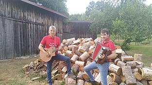 Das Duo „Torries“ mit Konrad Reitmeier (l.) und Robert Kamera kann auf das 20-jährige Bestehen zurückblicken. Das Duo „Torries“ mit Konrad Reitmeier (l.) und Robert Kamera kann auf das 20-jährige Bestehen zurückblicken.