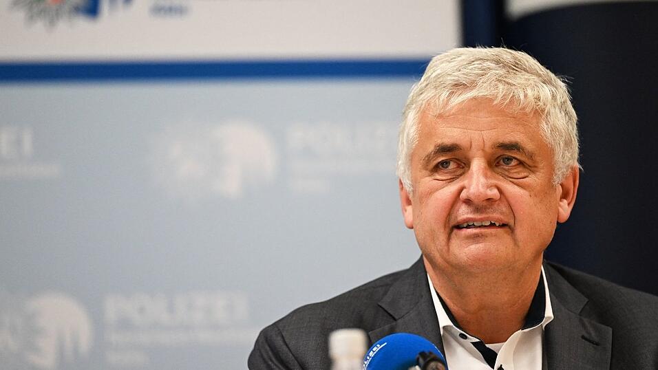 Michael Esser, Leiter der Kriminalpolizei Köln, will mit seinen Leuten weiter ermitteln. Michael Esser, Leiter der Kriminalpolizei Köln, will mit seinen Leuten weiter ermitteln.
