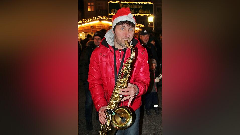 Der idyllische Christkindlmarkt in der Freyung in Landshut zählt zu den schönsten Christkindlmärkten Bayerns. Bei eisigen Temperaturen ist dort insbesondere die Glühwein-Alm natürlich heiß begehrt. Der idyllische Christkindlmarkt in der Freyung in Landshut zählt zu den schönsten Christkindlmärkten Bayerns. Bei eisigen Temperaturen ist dort insbesondere die Glühwein-Alm natürlich heiß begehrt.