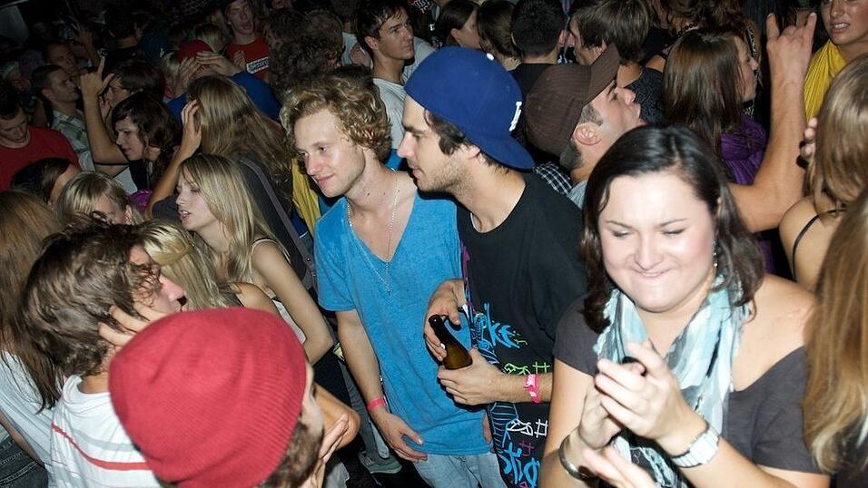 Rund 4000 Boarderfreunde feierten bei der Weltpremiere des neuesten Films von Isenseven, 'Let's go get lost' in M&uuml;nchen.