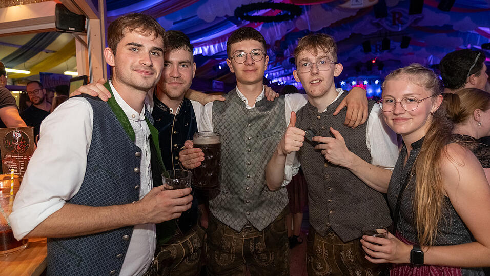 Die Partybilder vom Montag, 14. August 2023, aus dem Festzelt Reisinger. Die Partybilder vom Montag, 14. August 2023, aus dem Festzelt Reisinger.