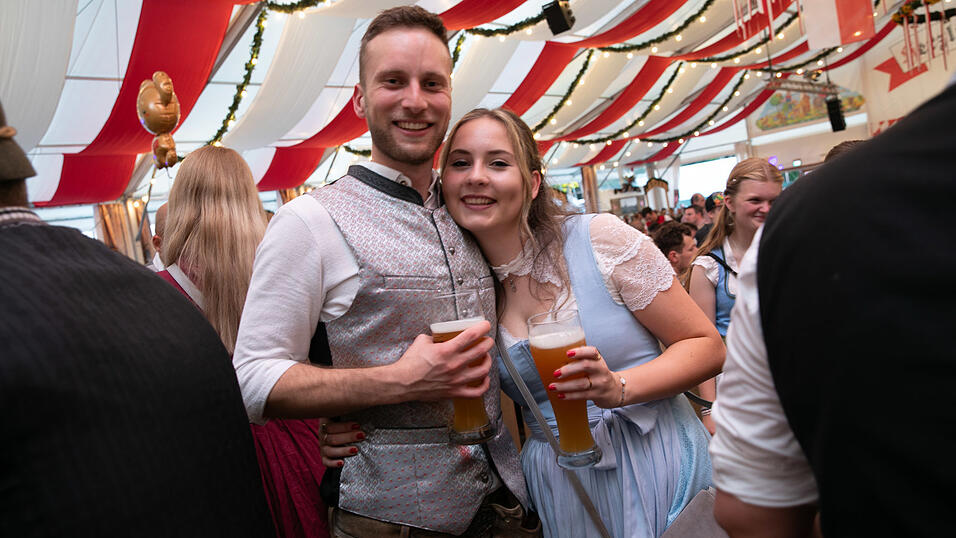 Die Partybilder vom Freitag, 8. August, aus dem Festzelt Greindl. Die Partybilder vom Freitag, 8. August, aus dem Festzelt Greindl.