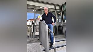 Sch&ouml;ffe Edwin Schedlbauer vor dem Viechtacher Amtsgericht