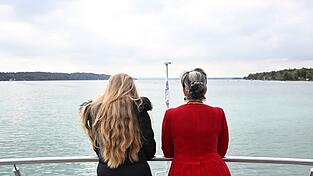 Zu den wenigen Ausflugs-Gästen zählten die Schauspielerin Irina Wanke und ihre Tochter, die Tänzerin und Choreographin Rosalie Wanka. Zu den wenigen Ausflugs-Gästen zählten die Schauspielerin Irina Wanke und ihre Tochter, die Tänzerin und Choreographin Rosalie Wanka.