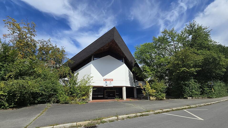 Aula-Geb&auml;ude sowie das Verwaltungsgeb&auml;ude sollen abgerissen werden.