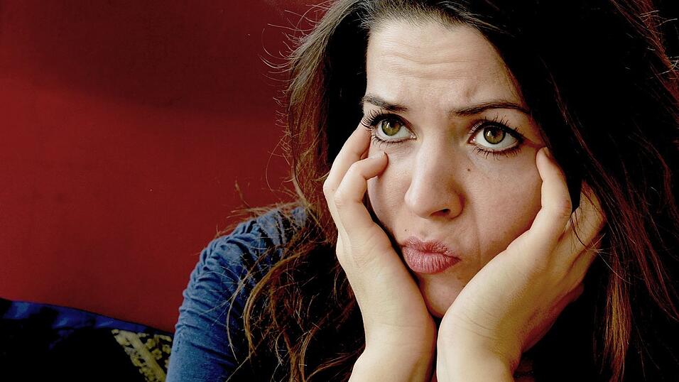 Eine Frau macht sich Sorgen (Symbolbild) Eine Frau macht sich Sorgen (Symbolbild)