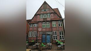 In so einem schnuckeligen Café wie hier auf dem Bild schmeckt der Kuchen gleich noch besser.
