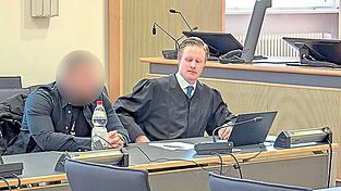 Pflichtverteidiger Florian Münch wird mit dem Angeklagten eine komplizierte Beweisaufnahme durchmachen müssen. Pflichtverteidiger Florian Münch wird mit dem Angeklagten eine komplizierte Beweisaufnahme durchmachen müssen.