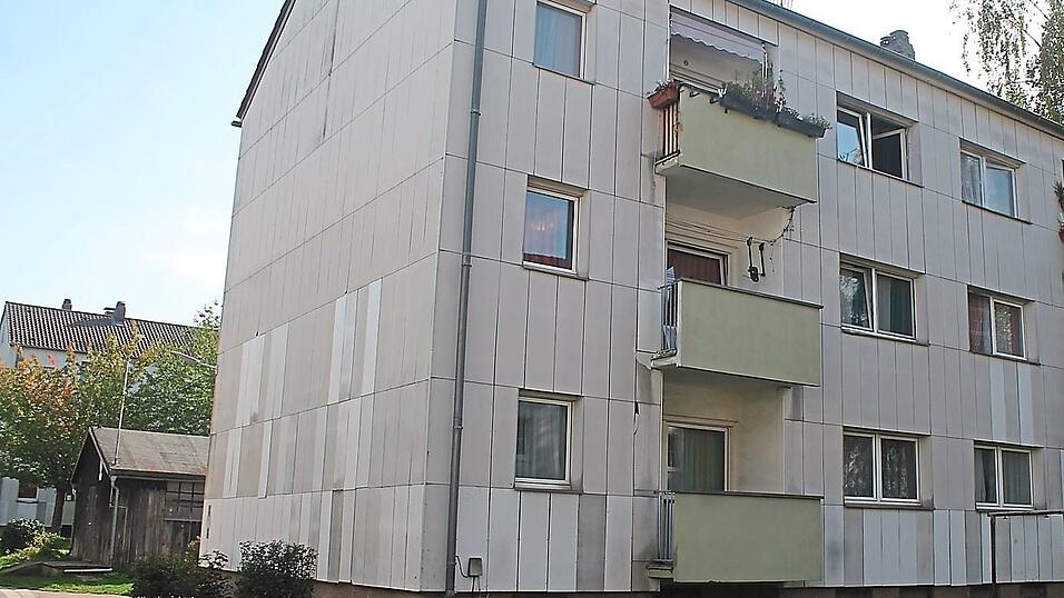 Auf diesem Grundstück in der Plattlinger Straße soll abgerissen und neu gebaut werden. Die Baracke im Hintergrund löste im Gestaltungsbeirat eine Diskussion aus. Auf diesem Grundstück in der Plattlinger Straße soll abgerissen und neu gebaut werden. Die Baracke im Hintergrund löste im Gestaltungsbeirat eine Diskussion aus.