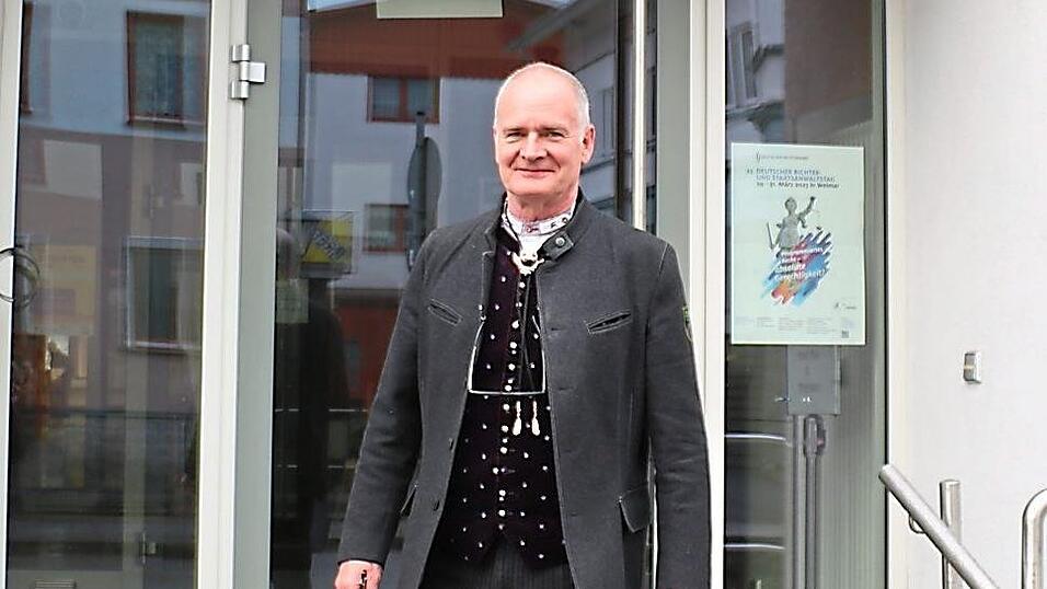 Der Kirchberger Hausarzt Jörg Schüren vor dem Amtsgericht Viechtach. Er wurde freigesprochen. Der Kirchberger Hausarzt Jörg Schüren vor dem Amtsgericht Viechtach. Er wurde freigesprochen.