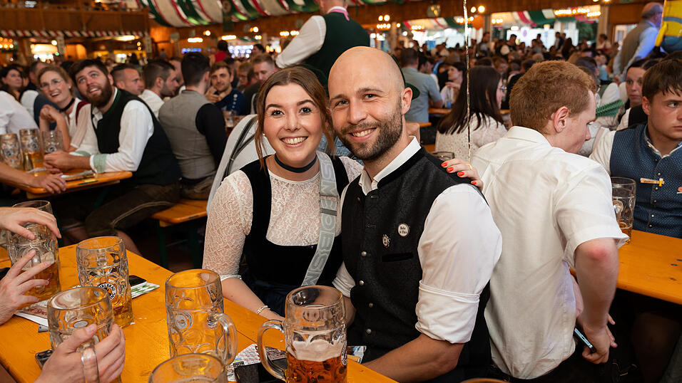 Die Partybilder vom Montag, 12. August 2024, aus dem Festzelt Weckmann. Die Partybilder vom Montag, 12. August 2024, aus dem Festzelt Weckmann.