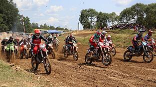 Hobby-MX2: In der Hobby-MX2-Klasse gingen über 40 Fahrer an den Start und kämpften um die schnellsten Rundenzeiten.