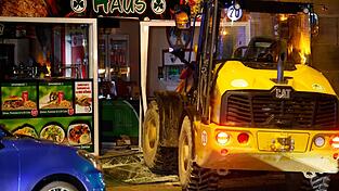 Mittlerweile befindet sich der Verdächtige in Untersuchungshaft. Mittlerweile befindet sich der Verdächtige in Untersuchungshaft.