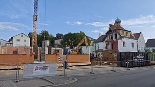 Nach dem Königbauerhaus wird nun auch das kleine angrenzende Haus abgerissen. Nach dem Königbauerhaus wird nun auch das kleine angrenzende Haus abgerissen.