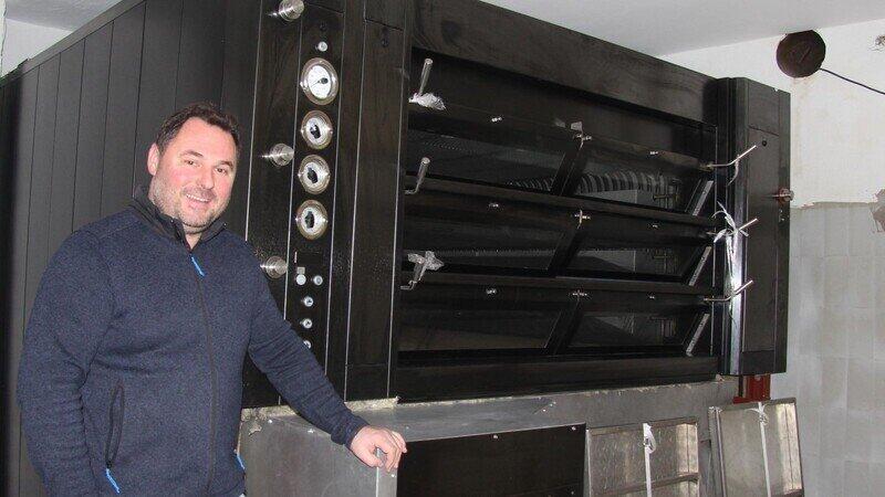 Ein halbes Jahr nach dem Brand in seiner Backstube konnte Arthur Hartl den Laden am M&uuml;hlweg wieder &ouml;ffnen.