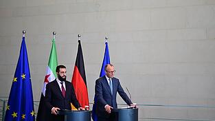 Mit einer &Auml;u&szlig;erung bei einer gemeinsamen Pressekonferenz mit Syriens &Uuml;bergangspr&auml;sident Ahmed al-Scharaa hatte Bundeskanzler Friedrich Merz (CDU) eine Debatte &uuml;ber syrische Fl&uuml;chtlinge ausgel&ouml;st. (Archivbild)