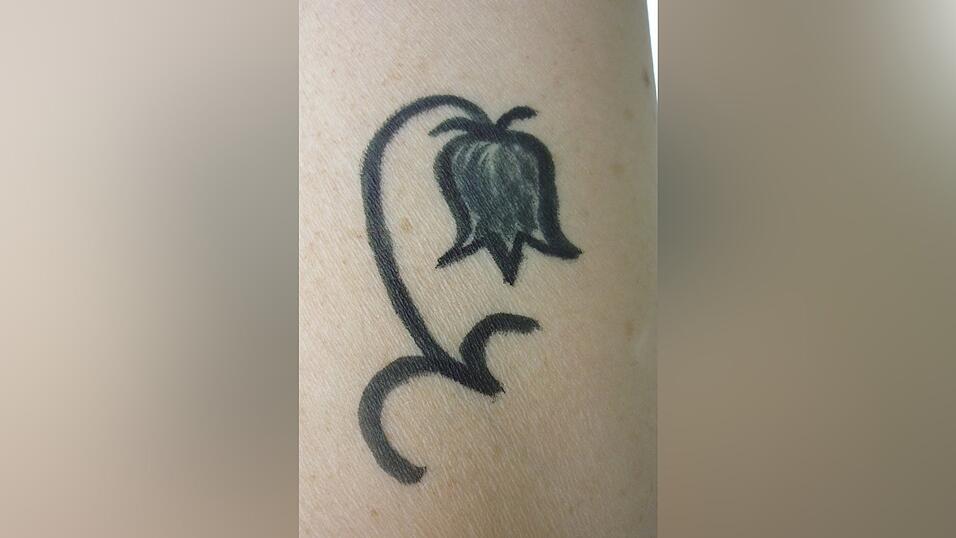 Nicht jedes Tattoo stammt von einem echten Künstler. Gut, falls es sich in dem Fall nur um ein aufgemaltes handelt... Nicht jedes Tattoo stammt von einem echten Künstler. Gut, falls es sich in dem Fall nur um ein aufgemaltes handelt...