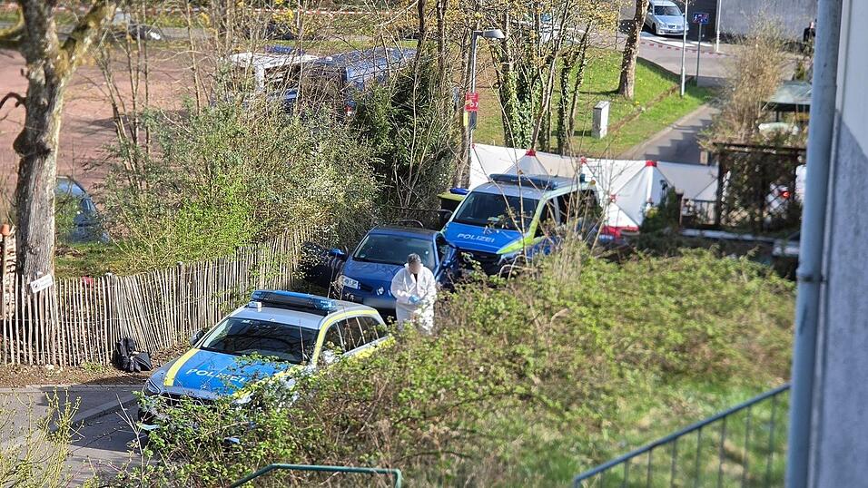 Die Sackgasse f&uuml;hrt zu einer Treppe.