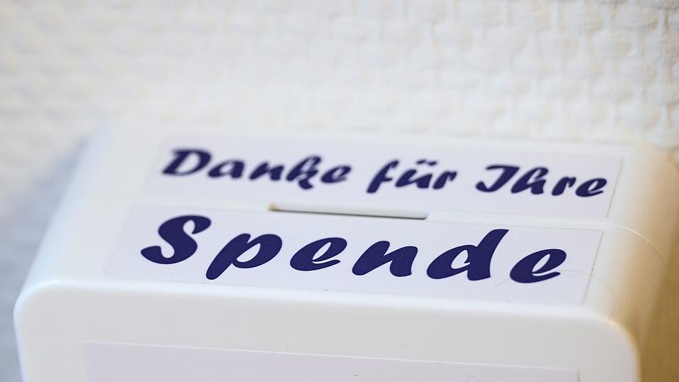 Die Menschen in Bayern haben im vergangenen Jahr mehr Geld gespendet als im Vorjahr. (Symbolbild)