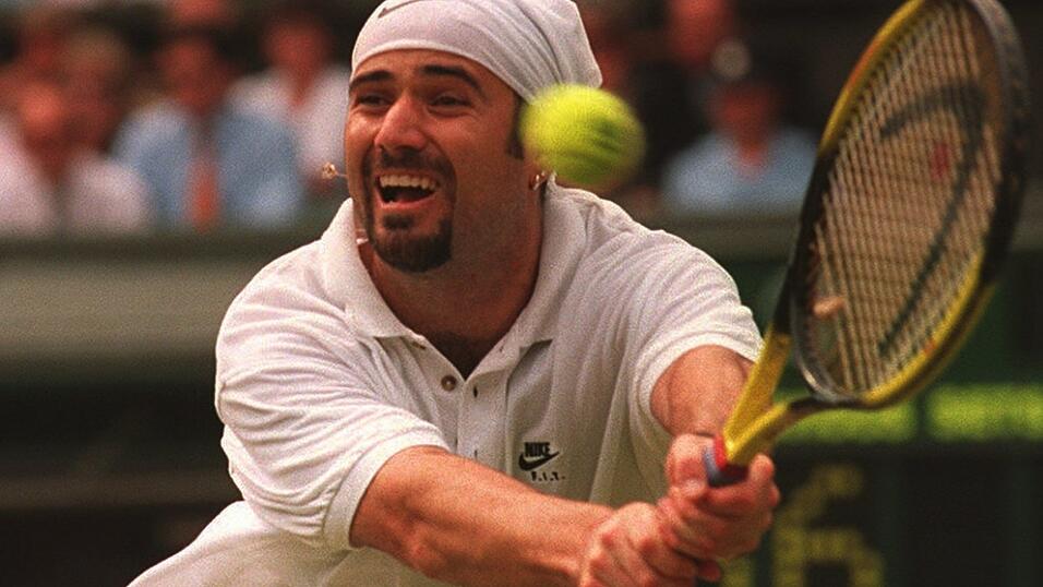 Gro&szlig;e Gegner: Dieses Bild zeigt Andre Agassi im Wimbledon-Viertelfinale 1995, das er klar gegen den Niederl&auml;nder Jacco Eltingh gewann. Im Halbfinale allerdings war das Turnier f&uuml;r ihn zu Ende - er verlor gegen einen gewissen Boris Becker, mit dem ihn eine leidenschaftliche Rivalit&auml;t verband.