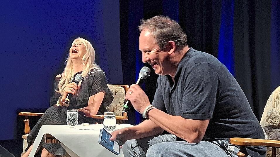 Herzhaftes Lachen war Programm, auf und vor der Bühne. Herzhaftes Lachen war Programm, auf und vor der Bühne.
