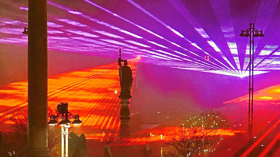 Laser statt Böller heißt es in Straubing und anderen Städten zu Silvester. Damit sind nicht alle einverstanden. Laser statt Böller heißt es in Straubing und anderen Städten zu Silvester. Damit sind nicht alle einverstanden.