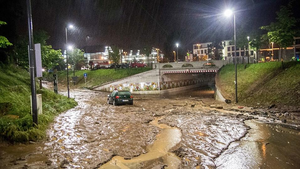 Schwere Unwetter haben in Schwäbisch-Gmünd verheerende Schäden angerichtet. Schwere Unwetter haben in Schwäbisch-Gmünd verheerende Schäden angerichtet.