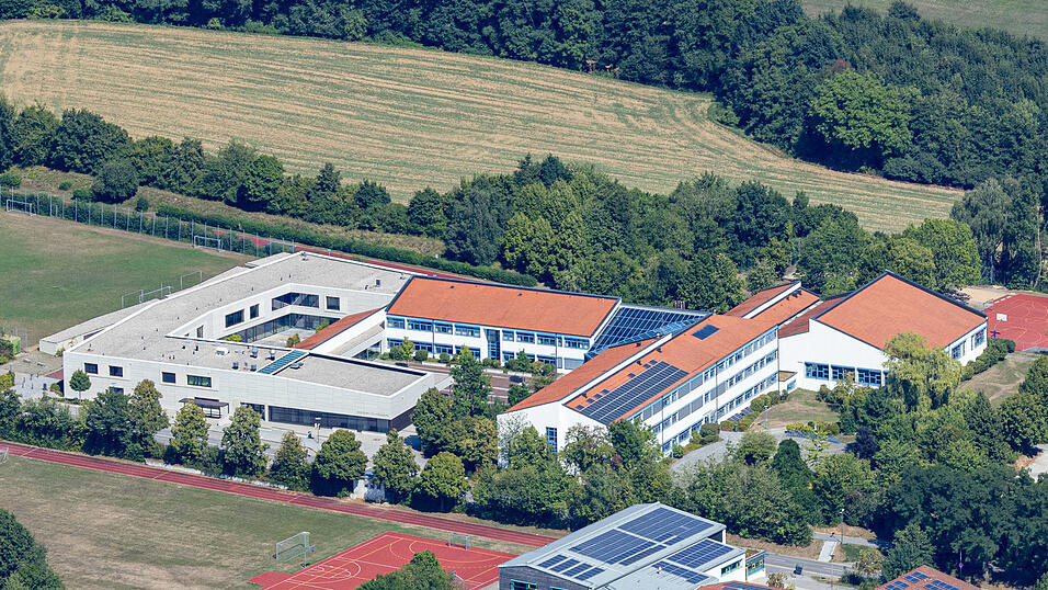Nur noch 61 Sch&uuml;ler sind f&uuml;r die f&uuml;nfte Klasse am Maristen-Gymnasium in Furth im Schuljahr 2026/2027 angemeldet. Laut dem Schulleiter liegt das fast vollst&auml;ndig am R&uuml;ckgang im Bereich der gebundenen Ganztagsschule.