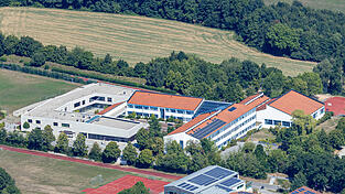 Nur noch 61 Sch&uuml;ler sind f&uuml;r die f&uuml;nfte Klasse am Maristen-Gymnasium in Furth im Schuljahr 2026/2027 angemeldet. Laut dem Schulleiter liegt das fast vollst&auml;ndig am R&uuml;ckgang im Bereich der gebundenen Ganztagsschule.
