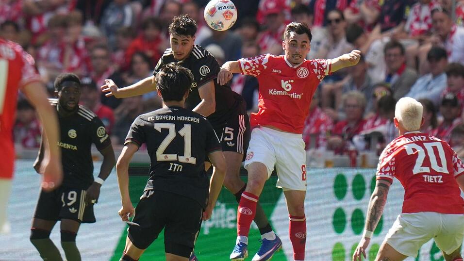 Die Meister-Bayern fanden in Mainz lange Zeit nicht ins Spiel - drehten dann aber auf.