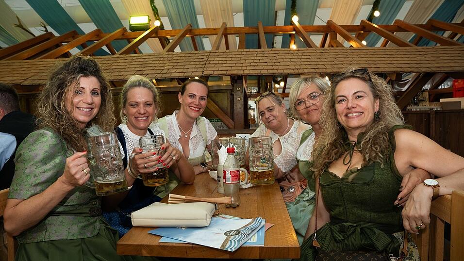 Die Partybilder vom Mittwoch, 12. August, aus dem Festzelt Wenisch. Die Partybilder vom Mittwoch, 12. August, aus dem Festzelt Wenisch.