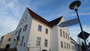 Um den Besitz dreier verbotener Waffen ging es am Donnerstagmorgen im Landauer Amtsgericht.  Um den Besitz dreier verbotener Waffen ging es am Donnerstagmorgen im Landauer Amtsgericht.