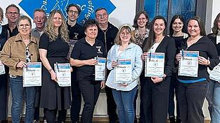 F&uuml;r ihre langj&auml;hrige Mitgliedschaft beim Rocking Dance Company Dingolfing e. V. konnte eine Vielzahl an Personen geehrt werden.