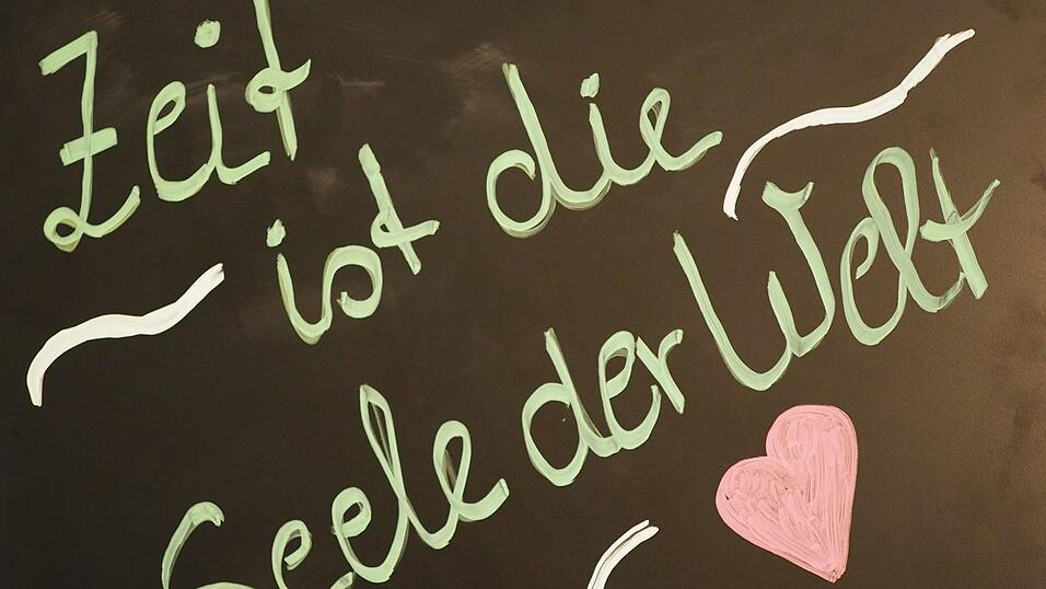 Ein Motto des Cafés: Zeit ist die Seele der Welt.