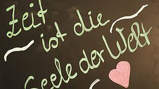 Ein Motto des Cafés: Zeit ist die Seele der Welt.