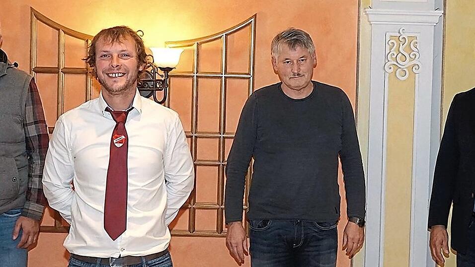 Das ist die neue Abteilungsf&uuml;hrung der P&ouml;singer Fu&szlig;baller (von links): zweiter Stellvertreter Stefan Erhard, Abteilungsleiter Mehmed Imsirovic, dritter Stellvertreter Josef Roider und Hauptvereinsvorsitzender Christian Schmitz.